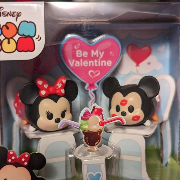 Disney RARE Tsum Tsum Series Mickey and Minnie Valentines Day Tsweeties - Picture 1 of 9